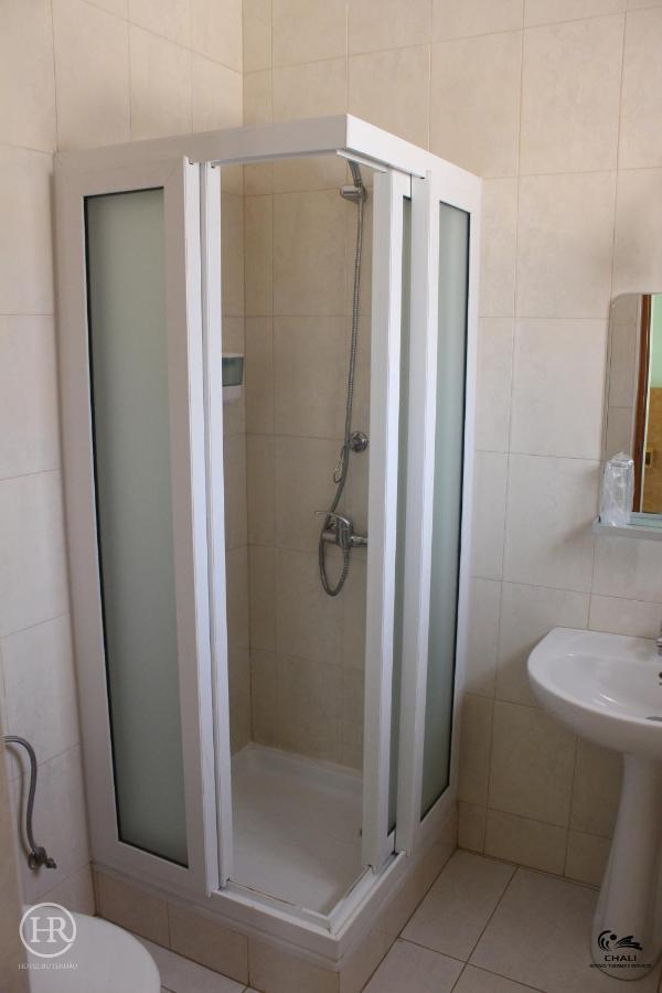 Hotel Roterdao "Under New Management" Прая Екстериор снимка
